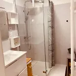 Superbe Climatise Avec Wifi Classe 3 Etoiles A 50 M De La アパート *
