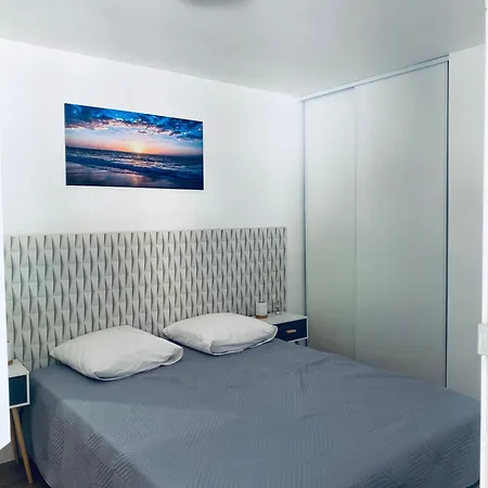 Superbe Climatise Avec Wifi Classe 3 Etoiles A 50 M De La